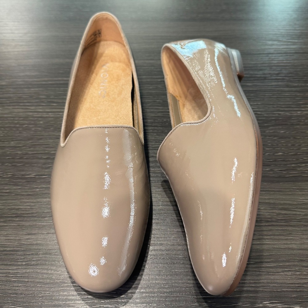 Vionic Willa II Women 8.5 Beige Patent Leather Loafers Flats Almond Toe Slip On